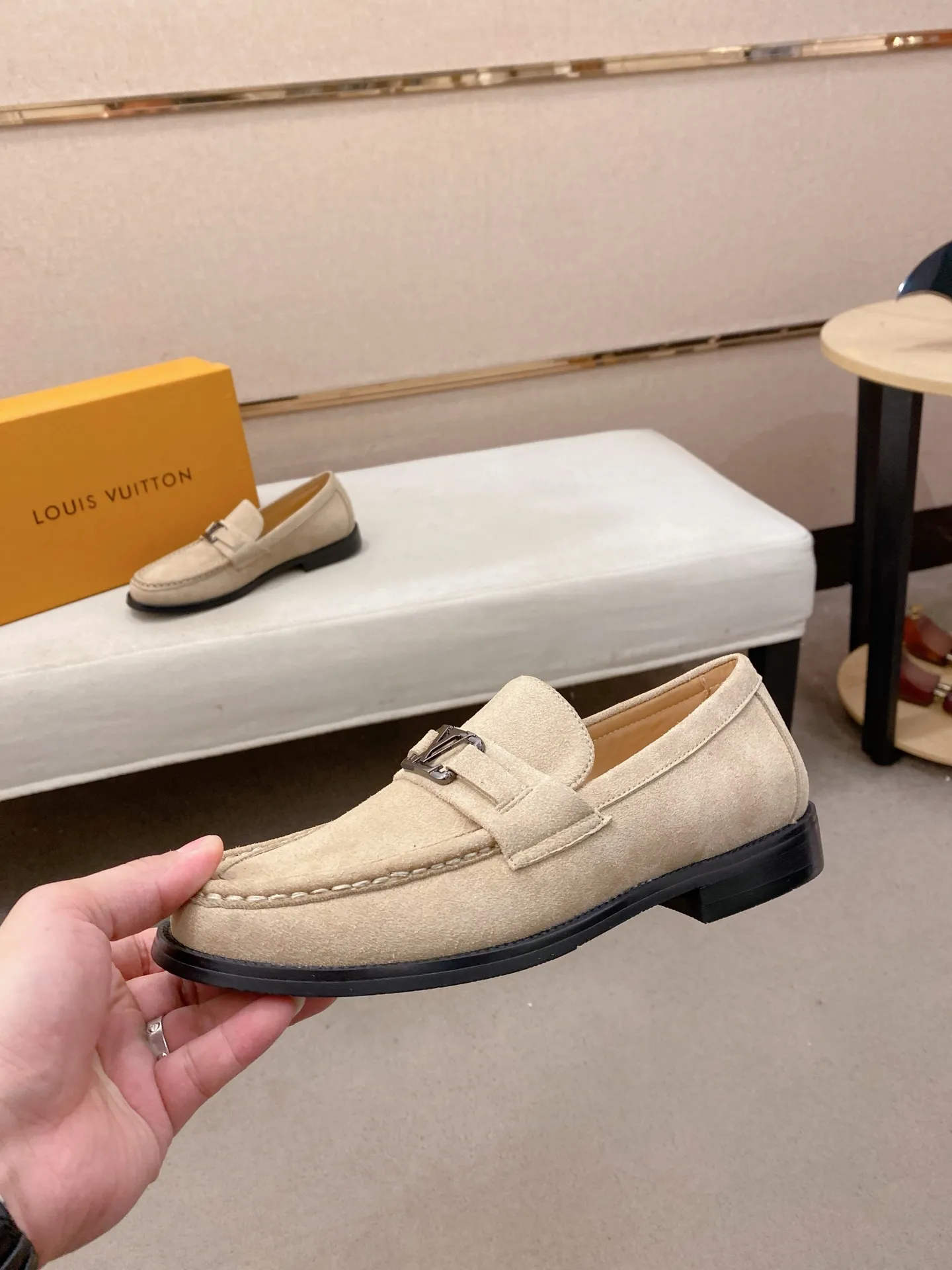 Men's shoes 💰 500💰⚡️New models available⚡️Louis Vuitton (Louis Vuitton/LV) casual, business formal wear! Made with pure Italian craftsmanship, the upper is made of first-layer cowhide, which is full of texture! The lining is cowhide and the original rubber leather shoe outsole. The style is atmospheric and comfortable! Positive code 38-44
